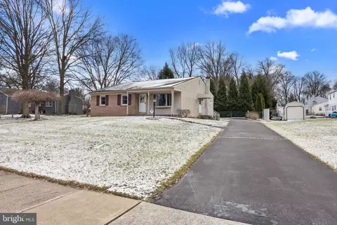 2440 Winding Ln, Hatboro, PA 19040