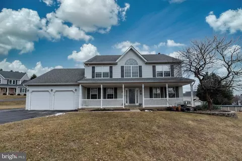 71 Green Briar Dr, Phoenixville, PA 19460