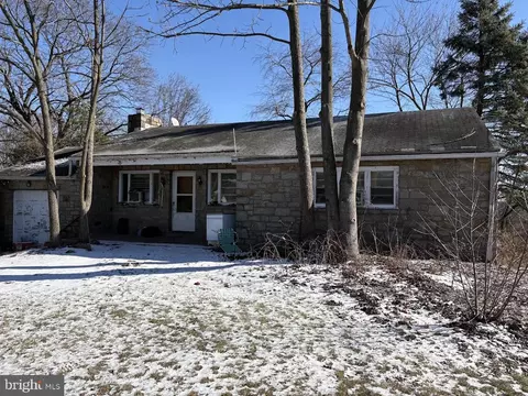 1776 N Pleasantview Rd, Pottstown, PA 19464