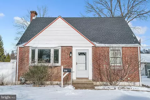 210 Newington Dr, Hatboro, PA 19040