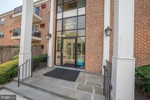 222 E Montgomery Ave #302, Ardmore, PA 19003