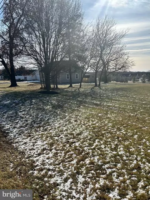 1283 Saint Pauls Church Rd, Pennsburg, PA 18073