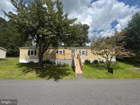 806 Holly Dr, Green Lane, PA 18054