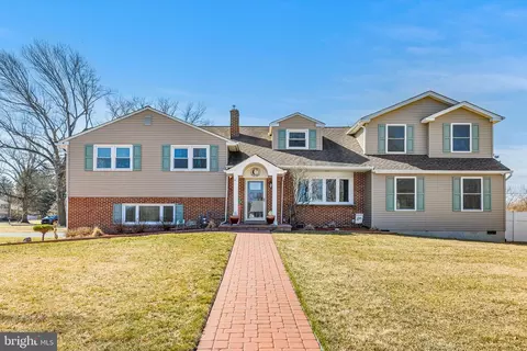 1202 Ardway Rd, Blue Bell, PA 19422