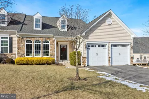 102 Shire Dr, Norristown, PA 19403