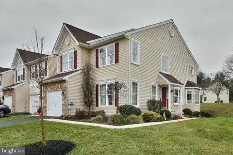 996 Katie Cir, Royersford, PA 19468