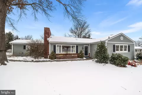 Exterior - 458 Brookwood Rd, Wayne, PA 19087 photo 11 of 12