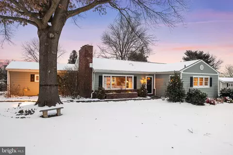 Exterior - 458 Brookwood Rd, Wayne, PA 19087 photo 5 of 12