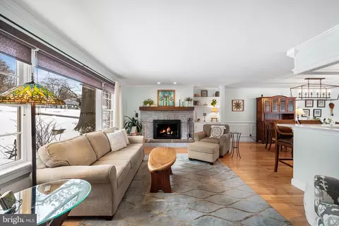 Living - 458 Brookwood Rd, Wayne, PA 19087 photo 2 of 2