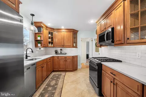 Kitchen - 458 Brookwood Rd, Wayne, PA 19087 photo 2 of 4