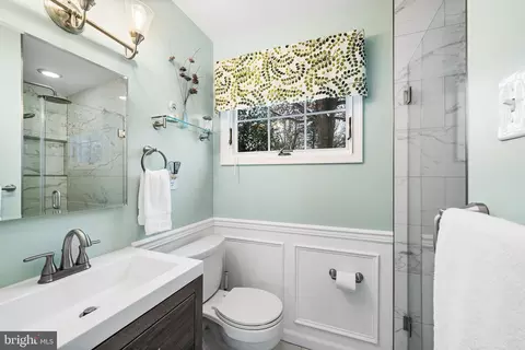 Bath - 458 Brookwood Rd, Wayne, PA 19087 photo 1 of 2
