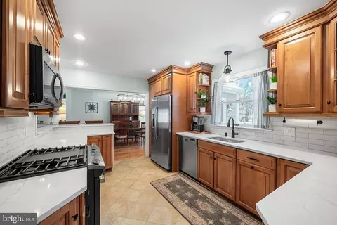 Kitchen - 458 Brookwood Rd, Wayne, PA 19087 photo 4 of 4