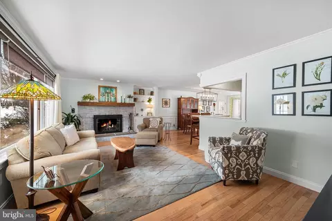 Living - 458 Brookwood Rd, Wayne, PA 19087 photo 1 of 2