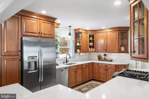 Kitchen - 458 Brookwood Rd, Wayne, PA 19087 photo 3 of 4