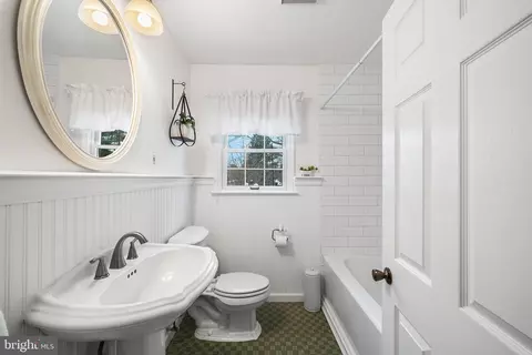 Bath - 458 Brookwood Rd, Wayne, PA 19087 photo 2 of 2