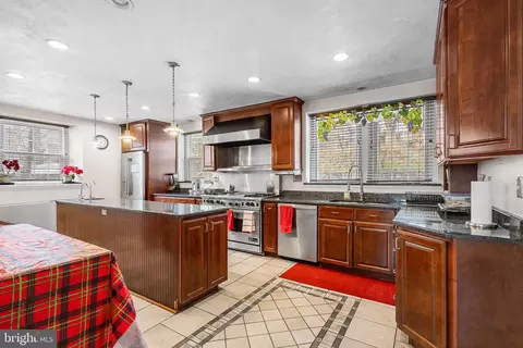 8001 Jenkintown Rd, Cheltenham, PA 19012