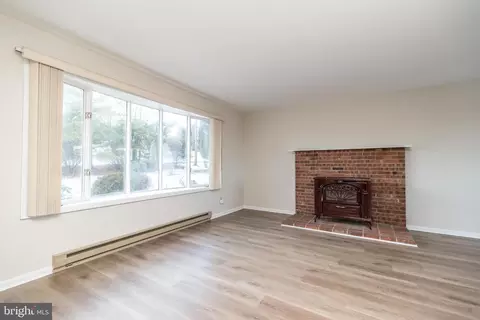 Living - 153 Wild Run Rd, Barto, PA 19504 photo 2 of 5