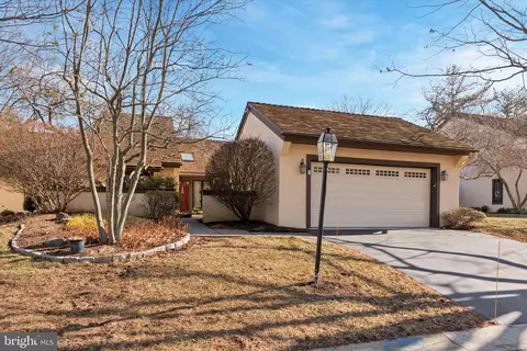 2 Pastern Ln, Blue Bell, PA 19422