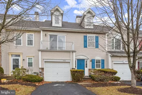 702 Ascot Ct, North Wales, PA 19454
