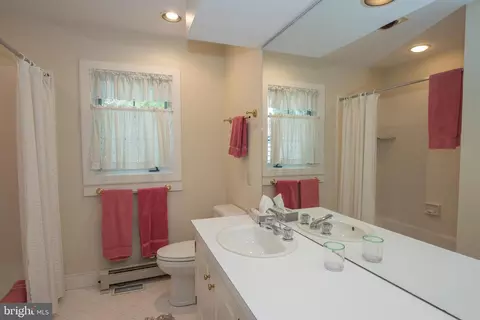 Bath - 1229 Denbigh Ln, Wayne, PA 19087 photo 7 of 7