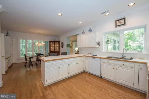 Kitchen - 1229 Denbigh Ln, Wayne, PA 19087 photo 4 of 6
