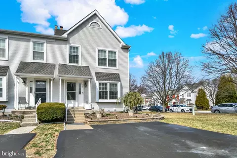 721 Sandalwood Ln, Norristown, PA 19403