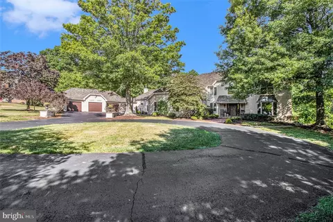 882 Weikel Rd, Lansdale, PA 19446