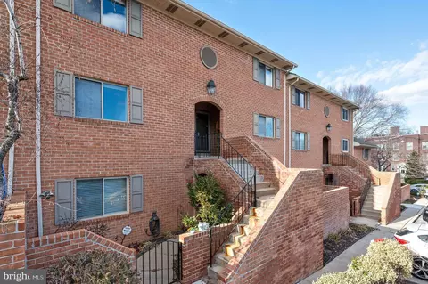 50 Woodside Rd #7, Ardmore, PA 19003