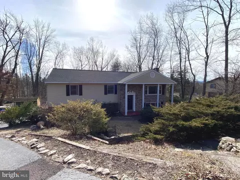 1574 N Adams St, Pottstown, PA 19464