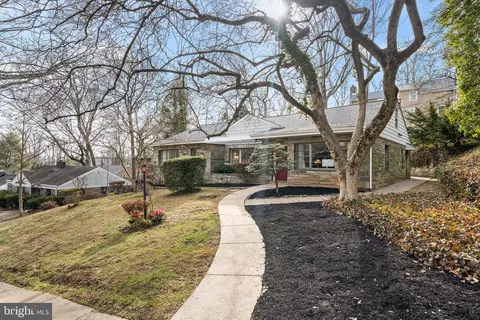 22 Rolling Rd, Wynnewood, PA 19096