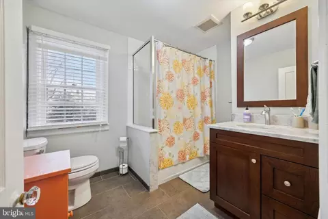 Bath - 417 Anthwyn Rd, Narberth, PA 19072 photo 2 of 3