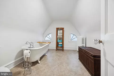 Bath - 417 Anthwyn Rd, Narberth, PA 19072 photo 3 of 3