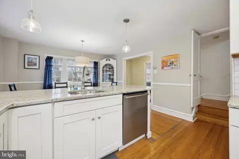 Entry Way - 417 Anthwyn Rd, Narberth, PA 19072 photo 4 of 7