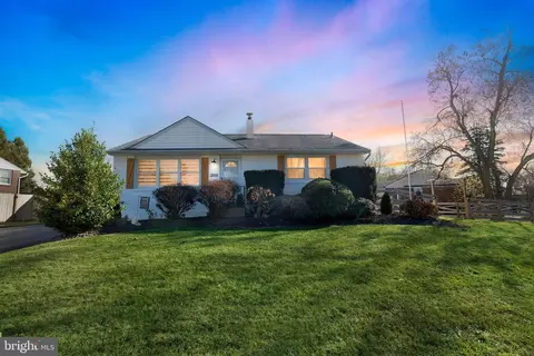2916 Keenwood Rd, Norristown, PA 19403