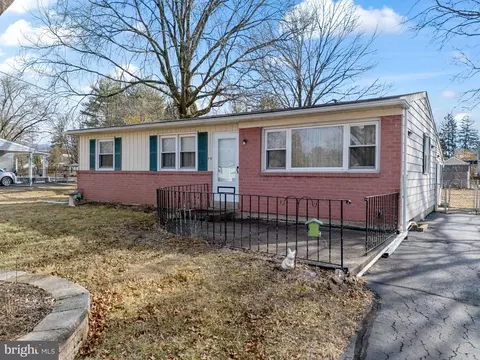 90 Holly Dr, Trappe, PA 19426