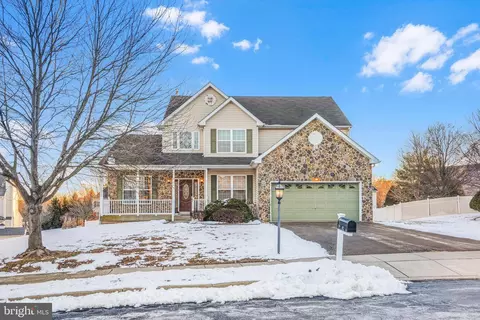 8 Amber Cir, Norristown, PA 19401