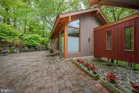 Exterior - 300 Highview Dr, Wayne, PA 19087 photo 2 of 3