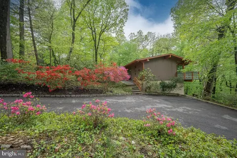 300 Highview Dr, Wayne, PA 19087