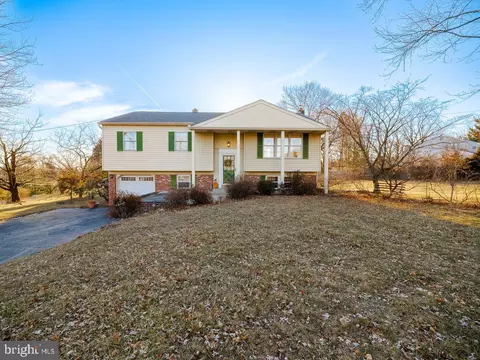 2800 Village Green Ln, Norristown, PA 19403