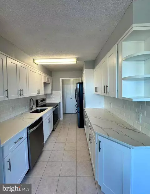 1001 City Ave #EE1017, Wynnewood, PA 19096