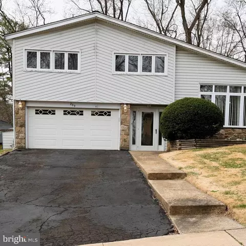209 Red Barn Rd, Willow Grove, PA 19090