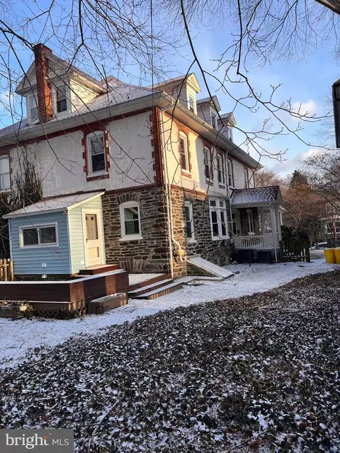 109 Chestnut Ave, Narberth, PA 19072 photo 2