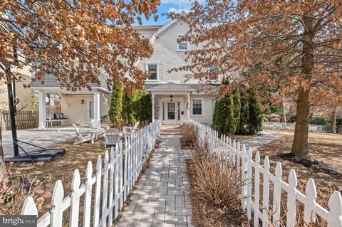 517 Merwyn Rd, Narberth, PA 19072