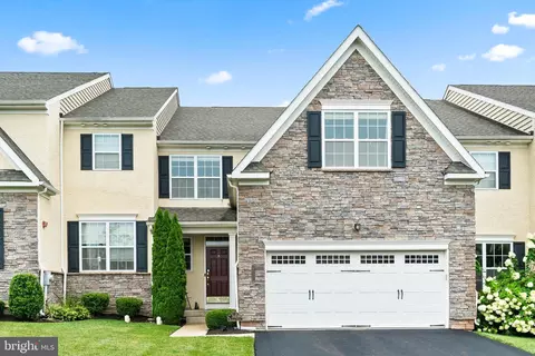 2003 Pleasant Valley Dr, Lansdale, PA 19446