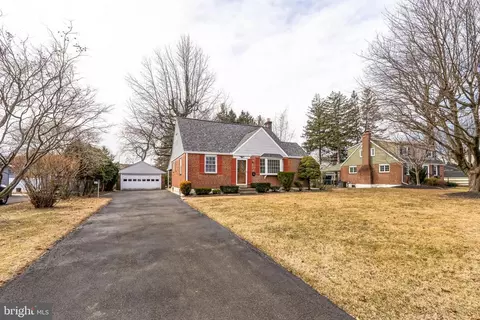 105 Newington Dr, Hatboro, PA 19040