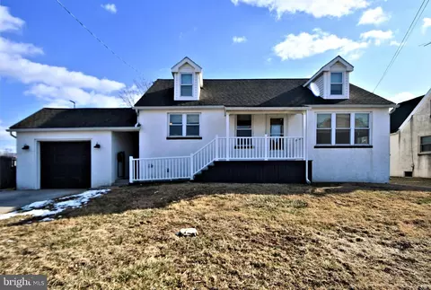 8 Lawn, Norristown, PA 19403