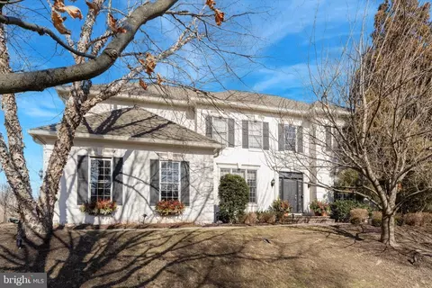 695 Cherrydale Dr, Lafayette Hill, PA 19444