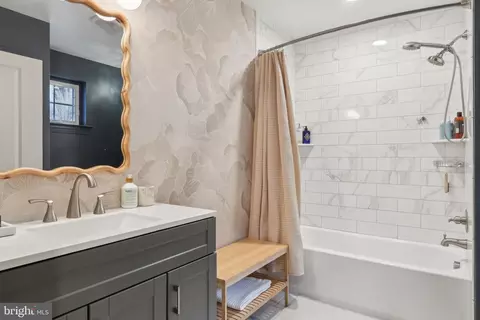 Bath - 206 Upper Gulph Rd, Radnor, PA 19087 photo 3 of 3