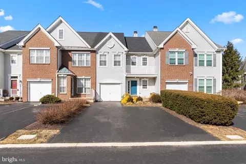 284 Militia Dr, Wayne, PA 19087