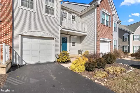 284 Militia Dr, Wayne, PA 19087 photo 2